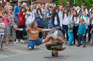 A Soldiers Crew kicsiket-nagyokat egyaránt lenyűgözött a néhol erőpróbákba átcsapó táncával