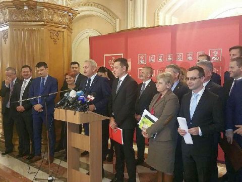 A Grindeanu-kormány marad