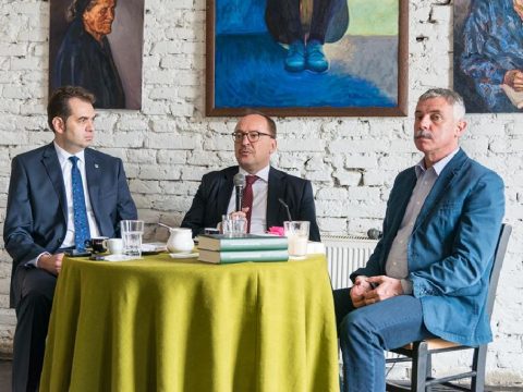 Autonómia apró lépésekben?