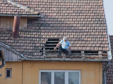 Régi ügyeket bolygatnak