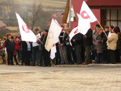 Emelték a béreket