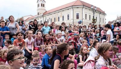 Több mint tízezer gyereknek játszottak