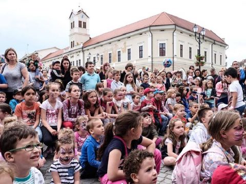 Több mint tízezer gyereknek játszottak