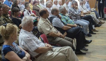 Konferencia a falunapon