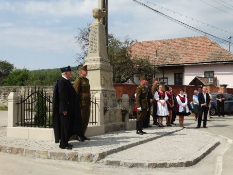 A hősök emléke fontos