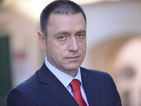 Mihai Fifor a védelmi miniszter