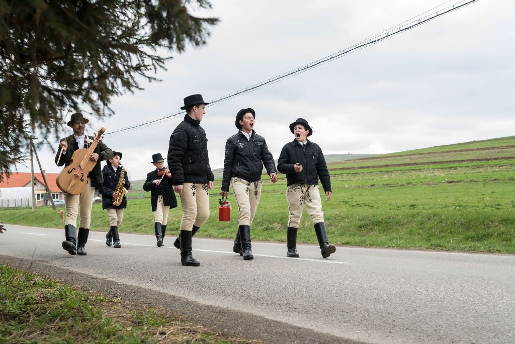 Az erdélyi fiatalok fele elmenne