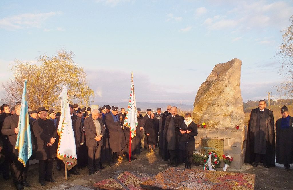 Ungvári Rebeka, a Székely Mikó Kollégium XI. osztályos tanulója szaval Barcaföldváron