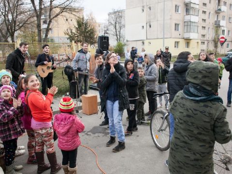 A kultúra házhoz ment