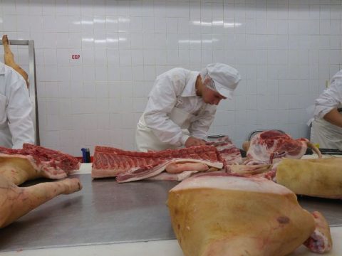 Húsfeldolgozókat képeznek