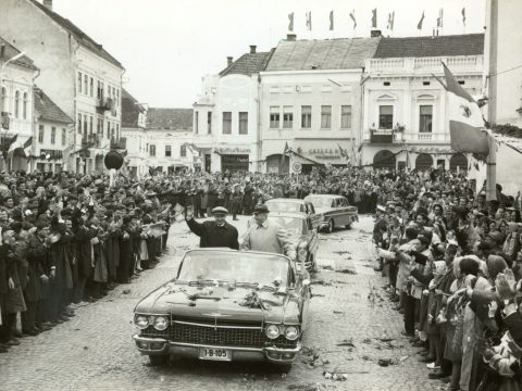 Demokrácia a kommunizmusban