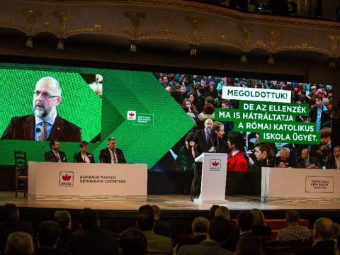 Hadakoznak jövőépítés helyett