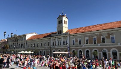 Összefestegették a teret