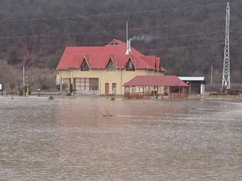 Károkat orvosolnának