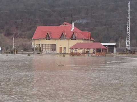 Károkat orvosolnának