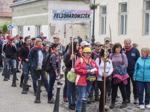 Gyalogosan Csíksomlyóra