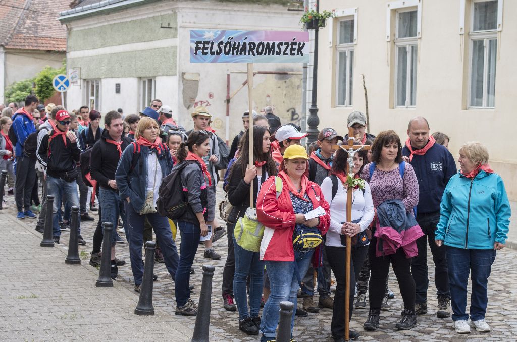 Gyalogosan Csíksomlyóra