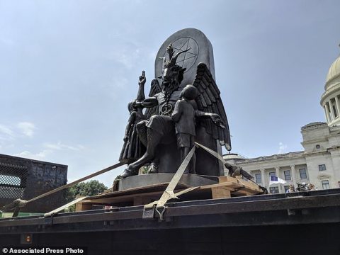 Baphomet bálványt emeltek Arkansas főterén