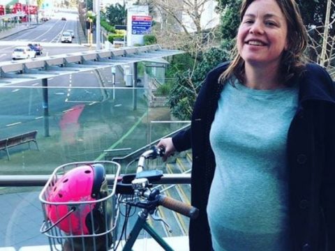 Biciklivel ment szülni a politikusnő