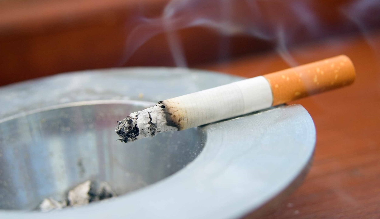 Teljesen betilthatják a dohányzást Magyarországon