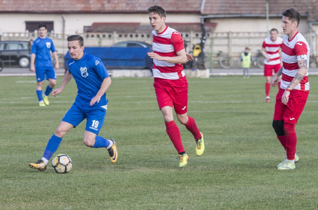 Szoros győzelem Románvásáron