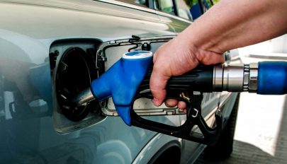 FRISSÍTVE: Literenként 50 banival kompenzálja az üzemanyagok árát a kormány