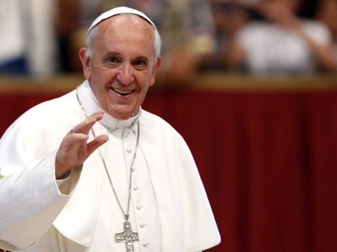 Felmérés: a lakosság csaknem kétharmada fontosnak tartja Ferenc pápa romániai látogatását