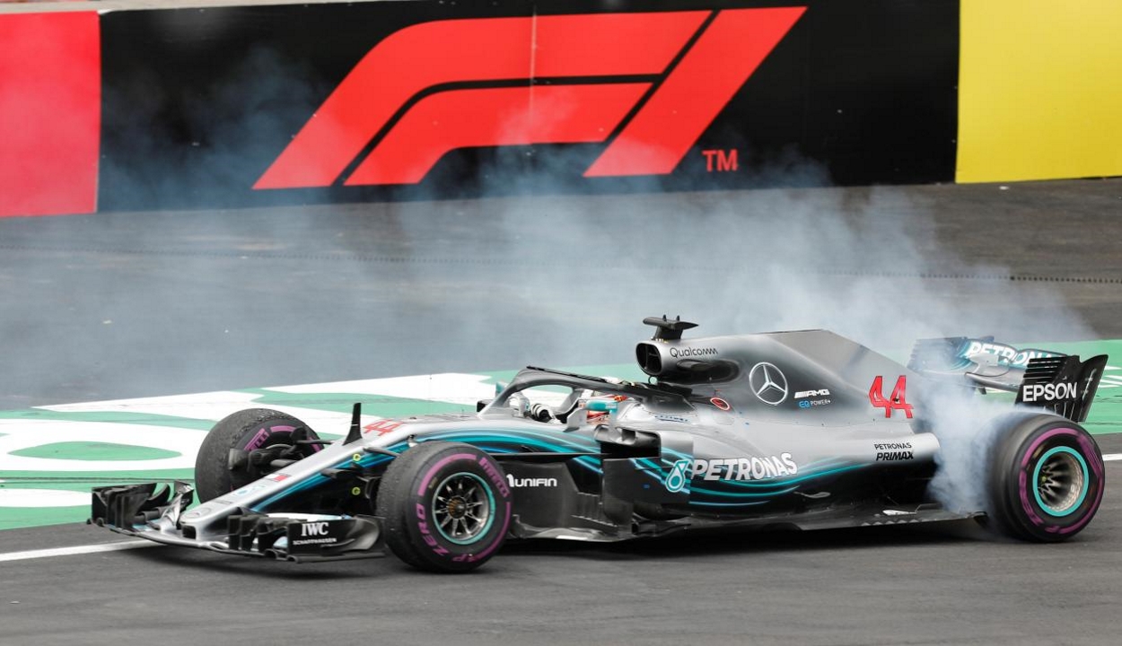 Ötödször lett világbajnok Lewis Hamilton