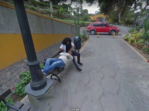 A Google Street View-t böngészve fedezte fel a férj, hogy felesége megcsalja
