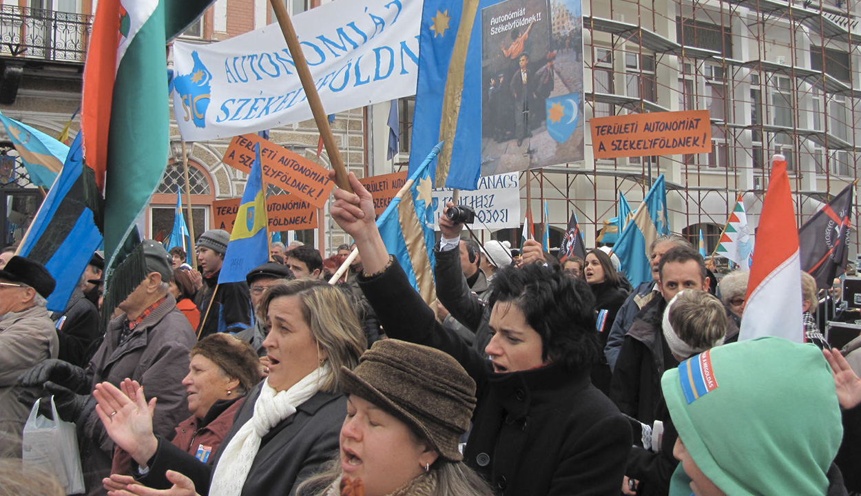 Az SZNT számít a magyarok és az autonómia támogatóinak aláírására