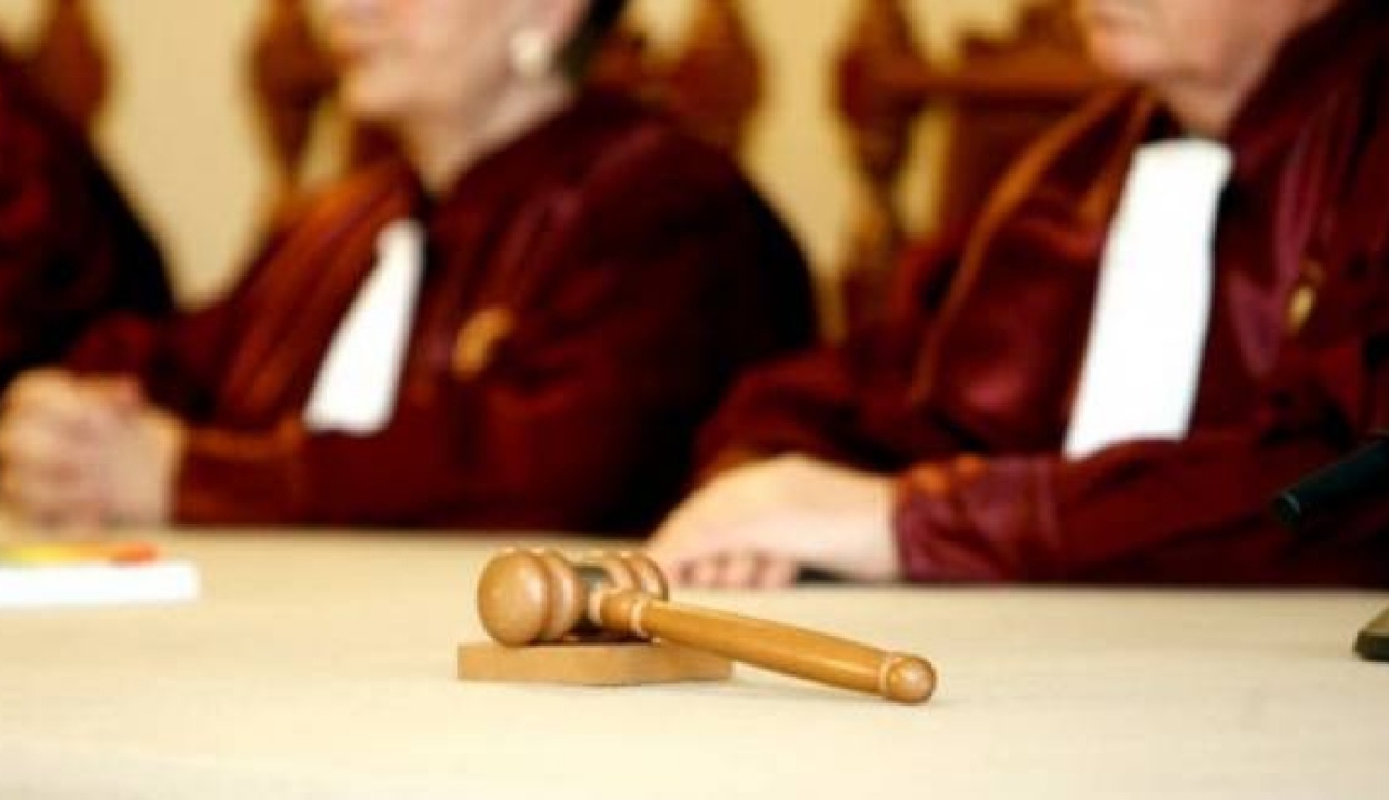 Alkotmányellenes a tanügyi alkalmazottaknak járó kockázati pótlék