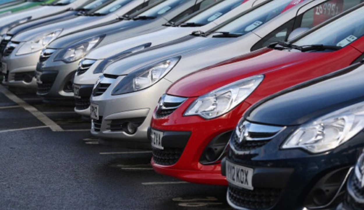 Romániában zuhant a legnagyobbat a forgalomba helyezett új autók száma