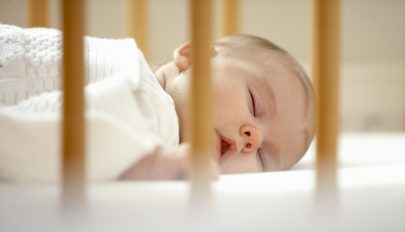 Világszerte drasztikusan csökken a születésszám