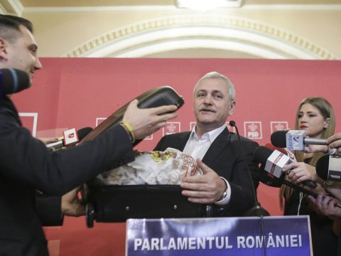 Újabb bőröndnyi váddal támadja Dragnea Johannist