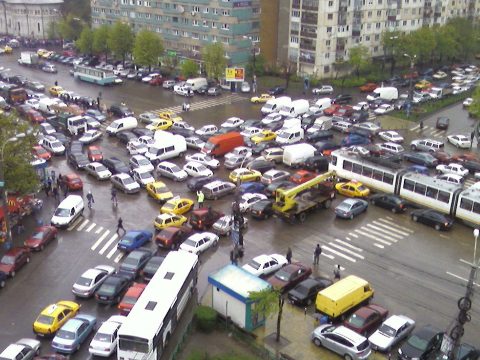 Tervezet: a halláskárosult sofőrök megkülönböztető jelzéssel láthatják el gépkocsijukat