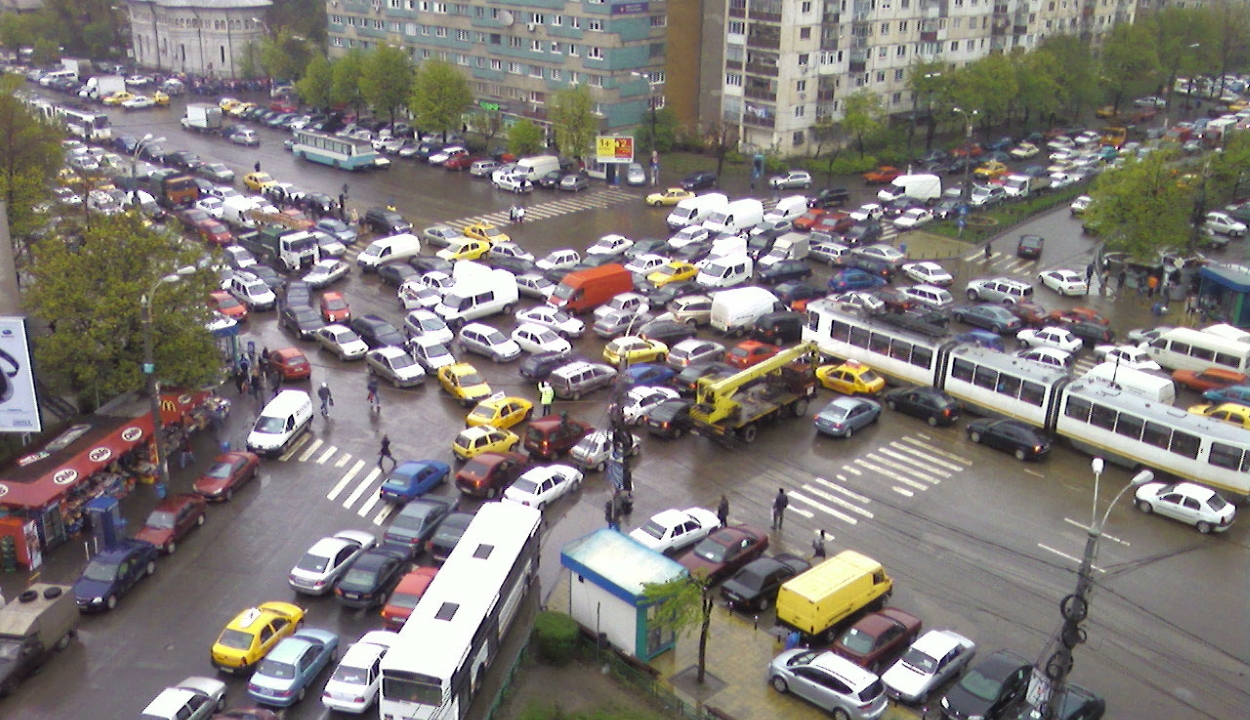 Tervezet: a halláskárosult sofőrök megkülönböztető jelzéssel láthatják el gépkocsijukat