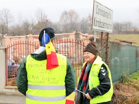 Egy férfi Moldovából indult gyalog Gyulafehérvárra, és meg van elégedve a magyarokkal