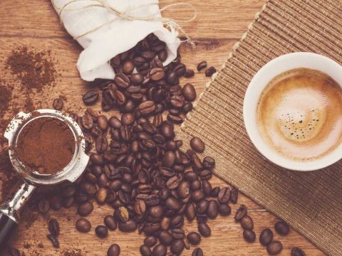 A természetes koffeinnek hosszabban tartó hatása van, mint mesterséges változatának