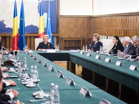 Jóváhagyta az államfő a Dăncilă-kormány új tagjainak kinevezését