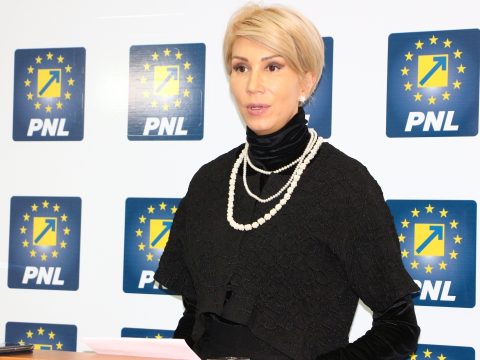 Viorica Dăncilă azonnali lemondását kéri Raluca Turcan