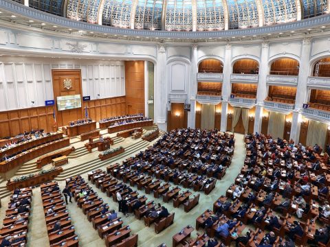 Ma tárgyalja újra a parlament két háza az idei költségvetés tervezetét