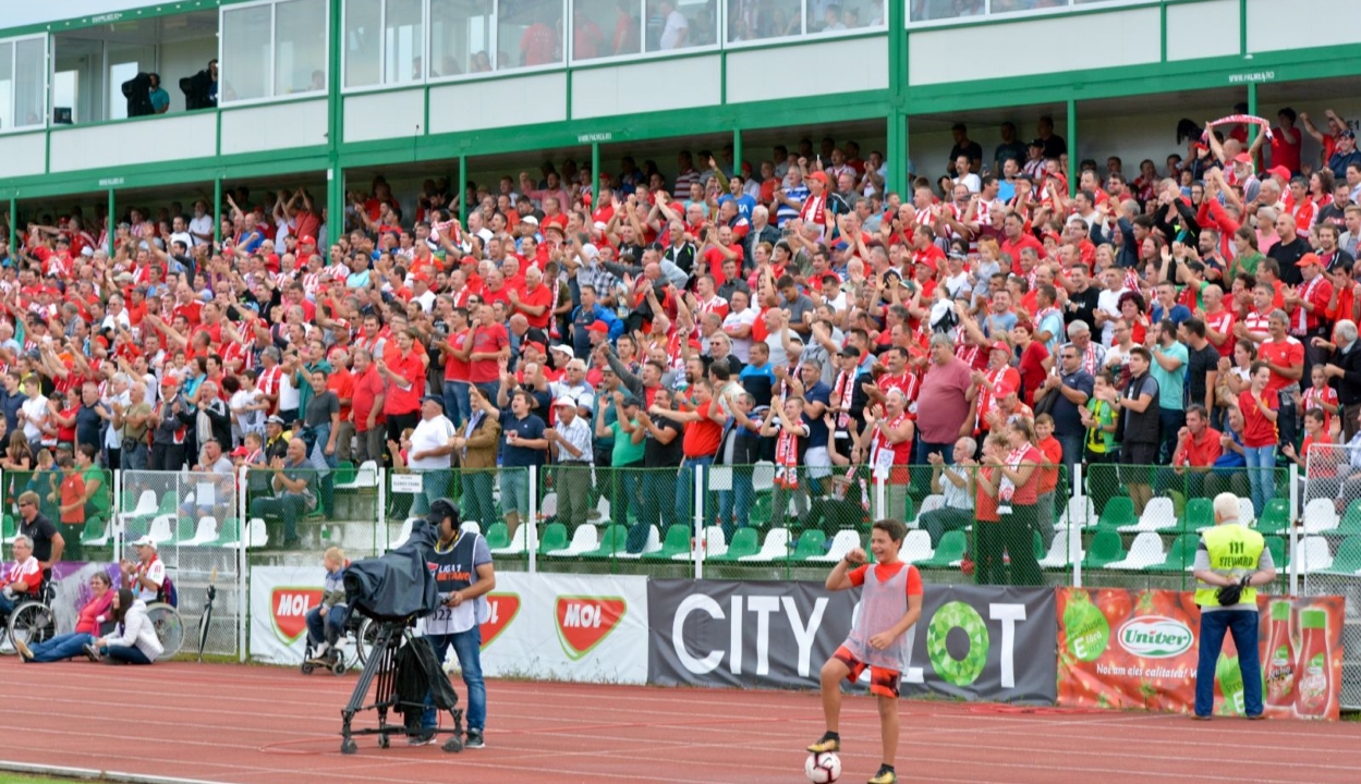 Csütörtöktől szurkolók részvételével is lehet sporteseményeket szervezni