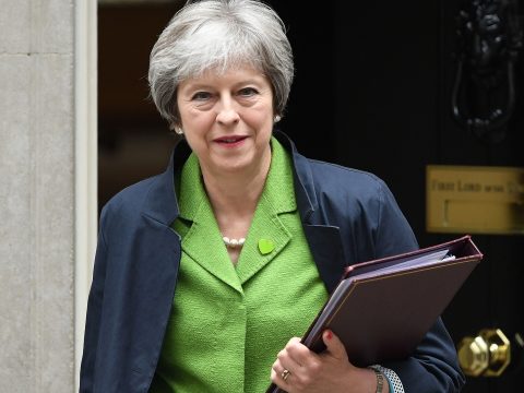 Theresa May: „egyszer és mindenkorra” véget ér az EU-polgárok szabad bevándorlása