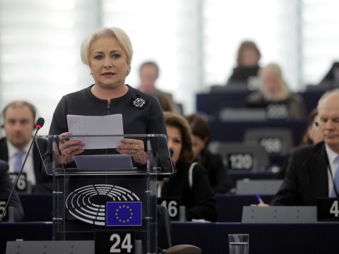 Dăncilă: Politikai határozatot fogadott el az Európai Parlament