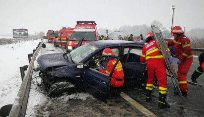 A gumiabroncs recéinek mélységét is ellenőrzik