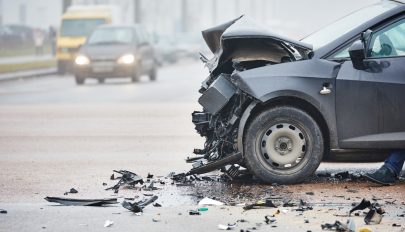 Szándékosan frontálisan karambolt okozott, hogy próbára tegye istenhitét