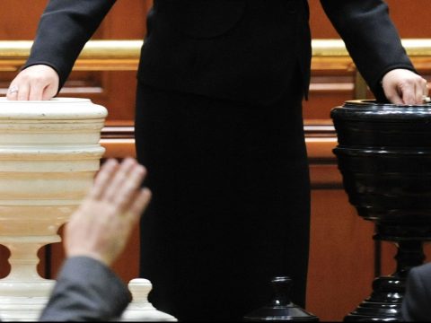 Iktatták a parlamentben a Dăncilă-kabinet elleni bizalmatlansági indítványt