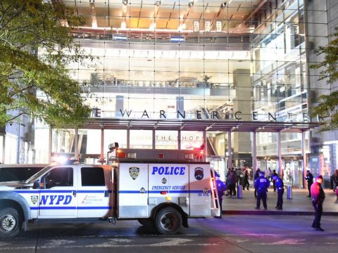 Bombafenyegetés miatt élő adás közben kiürítették a CNN New York-i irodáit