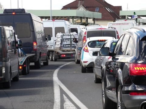 Növekedett a várakozási idő a nagylaki határátkelőnél