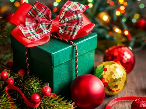 Az emberek 64 százaléka házhoz szállíttatja a karácsonyi ajándékokat